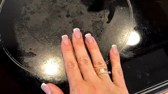 Eingebranntes vergessen: So wird dein Induktionskochfeld in Minuten blitzblank